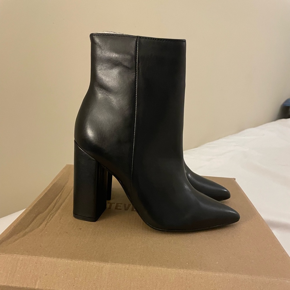 Women’s Steve Madden Booties - black leather - never worn, excellent condition
